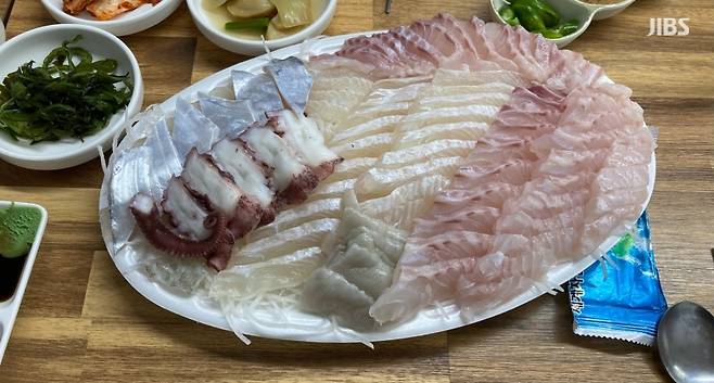 해산물 회(기사 내용과 직접 연관 없음)