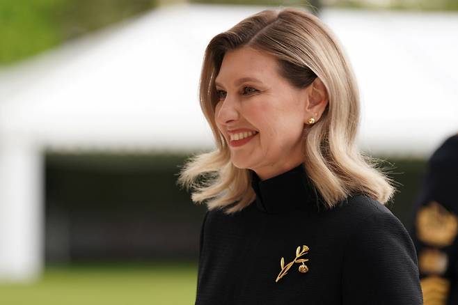 Ukraine’s first lady Olena Zelenska arrives at a reception for guests attending the coronation of King Charles III at Buckingham Palace in London, Britain, May 5, 2023. (Reuters-Yonhap)