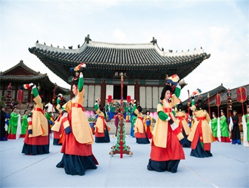 야진찬 공연 중 '포구락'(사진=한국예술종합학교 제공) photo@newsis.com *재판매 및 DB 금지