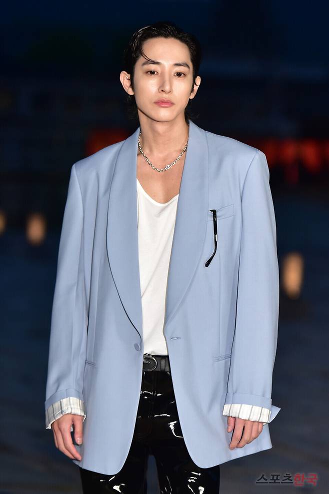 16일 오후 서울 경복궁에서 열린 구찌(Gucci) 2024 크루즈 패션쇼에 참석한 배우 이수혁. ⓒ이혜영 기자 lhy@hankooki.com