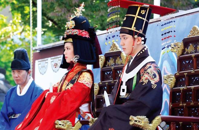 2018년 10월 서울 운현궁에서 이뤄진 고종·명성황후 가례 행사. 1866년 14세 고종과 15세 명성황후의 국혼례를 재현했다.