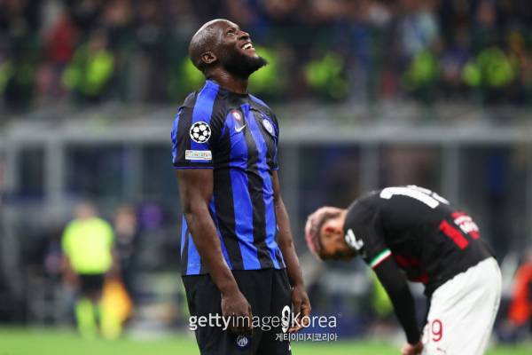 인터밀란 로멜루&nbsp;루카쿠가 17일 AC밀란과의 UEFA 챔피언스리그 4강 2차전 승리로 결승에 진출한 뒤 기뻐하고 있다. 사진=게티이미지
