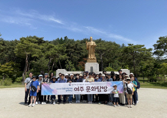 ▲ 법무부 춘천출입국·외국인사무소(소장 권택성)는 17일 강원지역 거주 결혼이민자 가족 등 40여명을 초청해 문화탐방 행사를 실시했다.[춘천출입국·외국인사무소 제공]