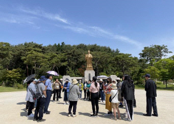 ▲ 법무부 춘천출입국·외국인사무소(소장 권택성)는 17일 강원지역 거주 결혼이민자 가족 등 40여명을 초청해 문화탐방 행사를 실시했다.[춘천출입국·외국인사무소 제공]