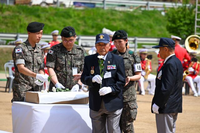 ▲ 육군 제7보병사단은 17일 독수리여단 연병장에서 6ㆍ25전쟁 전사자 유해발굴을 위한 개토식을 가졌다.