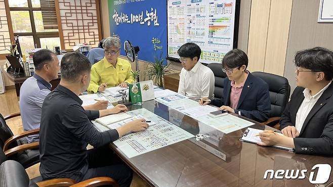 ‘구제역 방역’ 선제 대응 긴급 대책회의.(농협 강원본부 제공) 2023.5.18/뉴스1