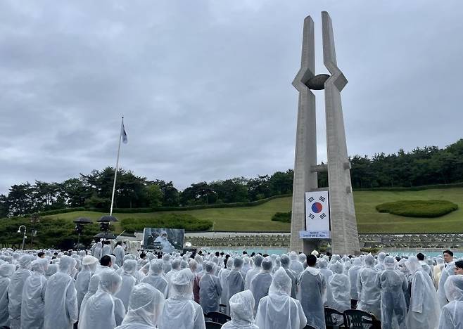 (광주=뉴스1) 이수민 기자 = 18일 오전 광주 북구 국립 5·18민주묘지에서제 43주년 5·18민주화운동 기념식이 거행되고 있다. 2023.5.18/뉴스1 /사진=뉴스1화상