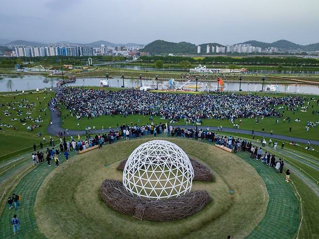 오천그린광장과 그린아일랜드 / 순천만국제정원박람회조직위 제공