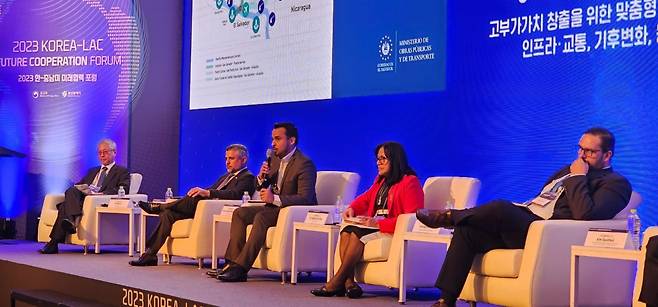 El Salvador's Vice Minister of Transportation Nelson Reyes(third from left) speaks at 2023 Korea-LAC Future Cooperation Forum in Seoul at Conrad Hotel in Yeoido, Seoul on Tuesday (Embassy of El Salvador in Seoul)