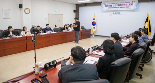 김포시의회 ‘좋은 교육 환경 만들기 연구모임’이 화성시와 오산시를 찾아 우수 교육시설을 벤치마킹했다. 김포시의회 제공.