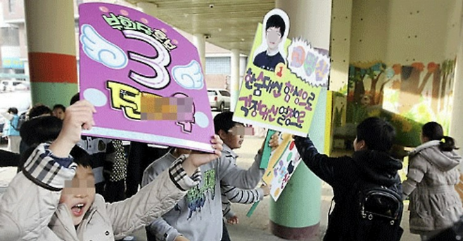 서울시내 모초등학교에서 열린 학생회장 선거 응원 모습. 본 기사와 관련 없음. [사진 = 연합뉴스]