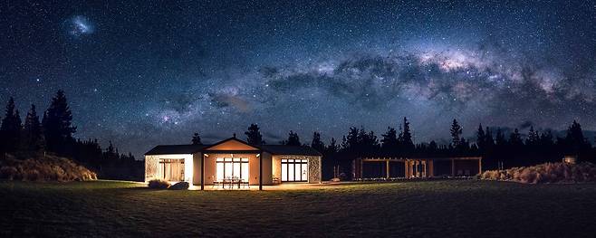 마운트쿡의 럭셔리 빌라인 '마운트쿡 레이크사이드 리트리트(Mt Cook Lakeside Retreat)'에서 조망할 수 있는 별자리_ⓒMt Cook Lakeside Retreat Ashley Mackenzie Villa