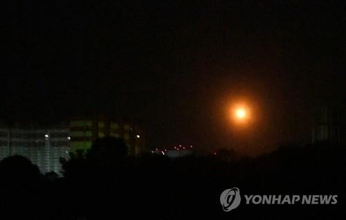 지난 16일 러시아 공습 당시 키이우 상공 [AFP=연합뉴스 자료사진]