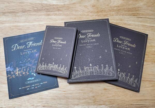 - 프로그램 북, 미니 포토 북, 필름, OST 앨범으로 구성