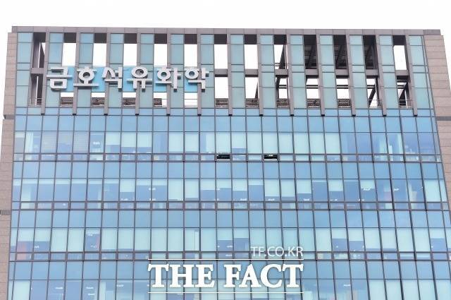 금호석유화학은 "박찬구 회장이 물러나더라도 박준경 사장의 역할과 관련해 당장 큰 변화는 없을 것"이라고 밝혔다. /더팩트 DB