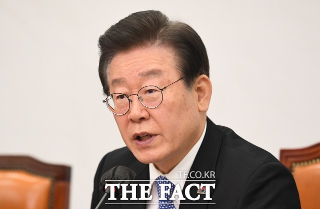 이재명 더불어민주당 대표가 19일 "정권의 무책임한 태도로 전세사기 특별법 처리가 한 발짝도 앞으로 나아가지 못하고 있다"며 "정부와 여당은 오는 22일까지 전향적인 입장을 내놓고 법안 처리에 협조하길 바란다"고 촉구했다. /이새롬 기자