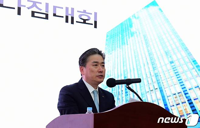 (서울=뉴스1) = 정승일 한국전력 대표이사 사장이 12일 전남 나주 본사에서 열린 '비상경영 및 경영혁신 실천 다짐대회'에서 인사말을 하고 있다. (한국전력 제공) 2023.5.12/뉴스1  Copyright (C) 뉴스1. All rights reserved. 무단 전재 및 재배포 금지.