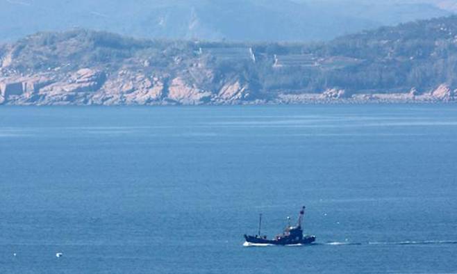 인천 옹진군 연평도에서 바라본 북방한계선(NLL)인근 해역. 뉴스1