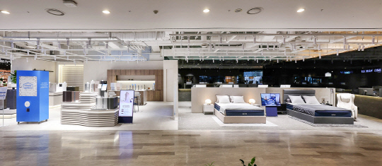 서울 용산 아이파크몰에 5층에 위치한 브랜드 체험·판매 매장 코웨이 갤러리 전경. 코웨이 제공