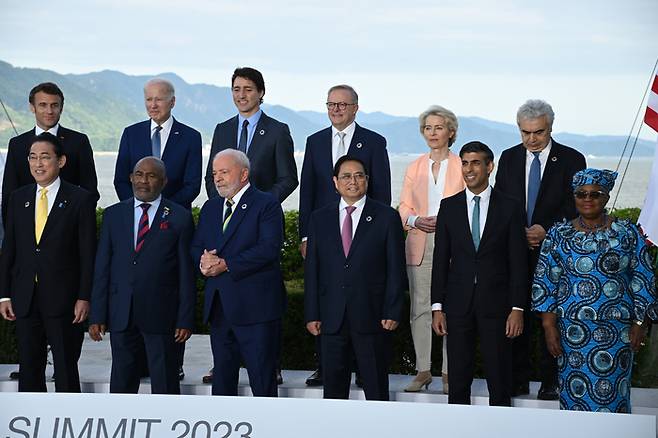 히로시마 G7정상회의에 참석한 지도자들이 20일 단체사진을 찍고 있다./UPI연합뉴스