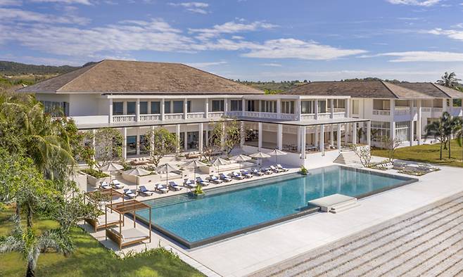 아제라이 케 가 베이의 비치프론트 바 전경