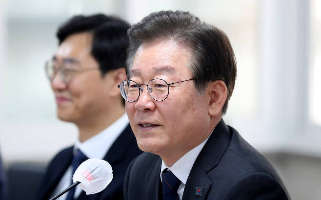 이재명 더불어민주당 대표가 22일 오후 서울 여의도 국회에서 열린 원외지역위원장 간담회에 참석해 발언하고 있다.(사진=뉴시스)
