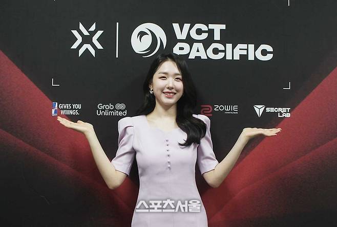 지난 15일 서울 마포구 상암 콜로세움에서 진행한 인터뷰를 앞두고 신경민 아나운서가 포즈를 취하고 있다. 상암=김지윤기자 merry0619@sportsseoul.com