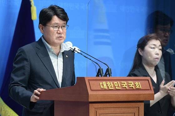 황운하 더불어민주당 의원. 김성룡 기자