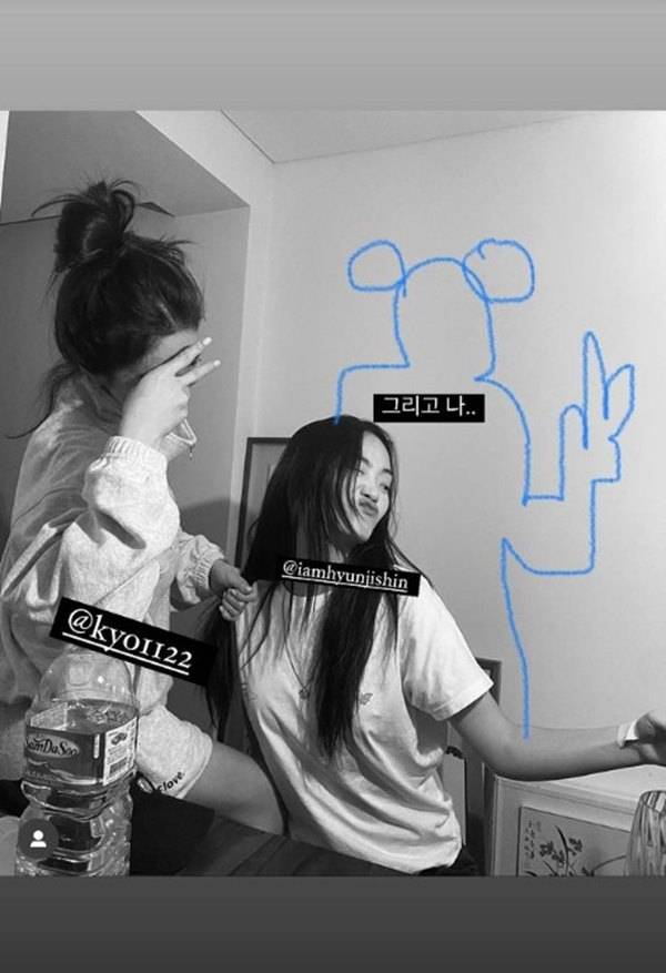 한소희가 송혜교와 신현지의 투샷에 아쉬움을 드러냈다. /사진=한소희 인스타그램 캡처