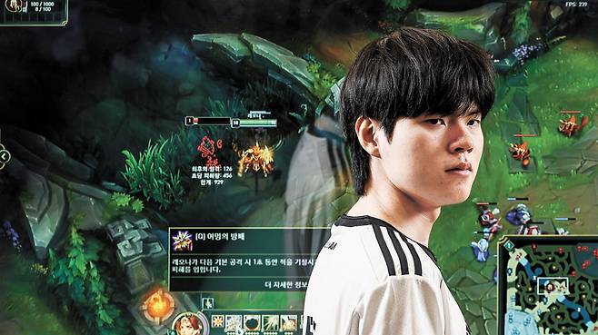 ‘중꺾마’라는 문구의 원조인 프로게이머 데프트(김혁규). 11월 열리는 롤드컵 본선 진출을 위해 다시 한번 도전장을 던졌다. 김현동 기자