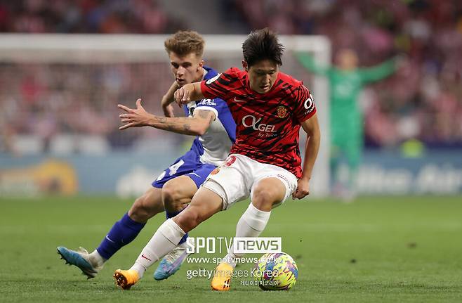 ▲ 이강인(오른쪽)이 유럽 축구계 정상급 드리블러라는 통계가 속속 나오고 있다.