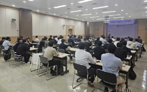 롯데건설 직원들이 최근 서울 서초구 잠원동 소재 롯데건설 본사 대강당에서 열린 품질혁신 아카데미 교육에 참여했다. (사진=롯데건설)