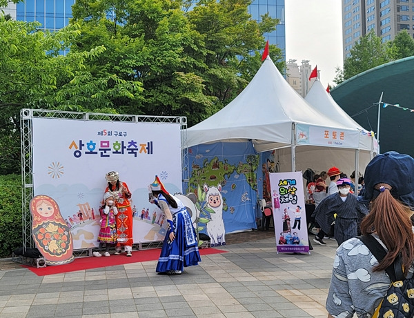 같은 날 지자체에서도 다양한 문화 축제가 펼쳐졌다.