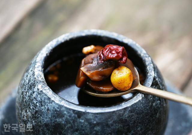 솔티숲 차담 프로그램에 제공되는 정읍 쌍화차.