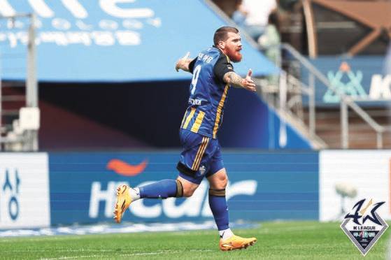 울산 현대가 마틴 아담의 결승골로 전남 드래곤즈를 꺾고 FA컵 8강에 올랐다. 사진 프로축구연맹