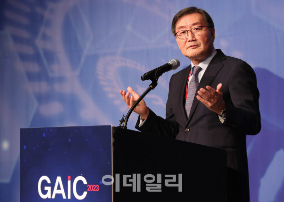 이데일리와 KG제로인이 주최한 2023 글로벌 대체투자 컨퍼런스(GAIC 2023)가 ‘대체투자, 다시 짜는 전략’을 주제로 25일 서울 중구 소공로 더플라자호텔에서 개최됐다. 전광우 세계경제연구원 이사장이 축사를 하고 있다. (사진=이데일리 노진환 기자)