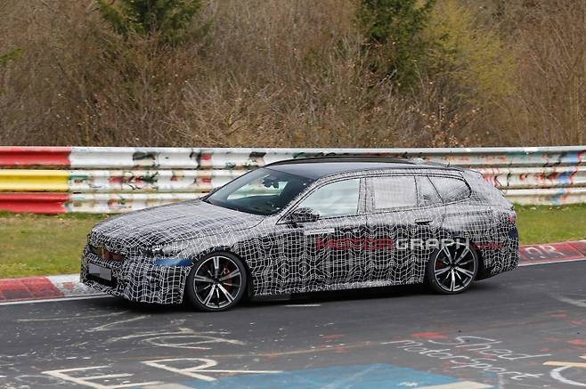 BMW i5 투어링 시험주행차량 (사진제공 : Baldauf)