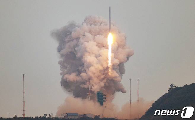 한국형 우주발사체 누리호(KSLV-Ⅱ)가 25일 오후 전남 고흥군 나로우주센터에서 발사되고 있다.  2023.5.25/뉴스1 ⓒ News1 이재명 기자