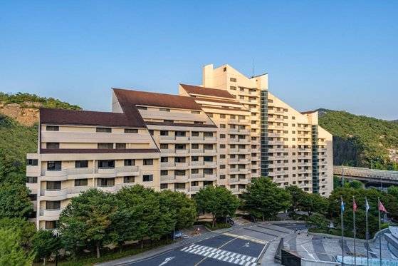 스위스그랜드호텔 부지에 자리잡은 레지던스 건물. [사진 스위스힐튼호텔 캡쳐]