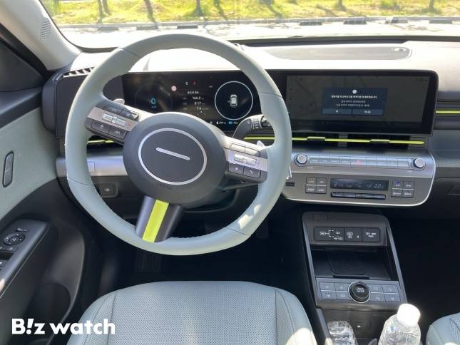 디 올 뉴 코나 일렉트릭 롱레인지 인스퍼레이션 운전석 모습./사진=정민주기자