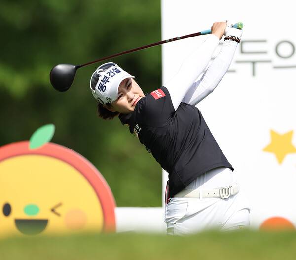 2023년 한국여자프로골프(KLPGA) 투어 E1채리티 오픈에 출전한 지한솔 프로가 1라운드에서 경기하는 모습이다. 사진제공=KLPGA