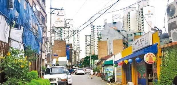 재개발을 추진 중인 서울 동대문구 청량리 8구역 내 노후 주택이 방치돼 있다. 이곳은 최근 두 차례 시공사 선정에 나섰지만 모두 유찰됐다.  /한경DB