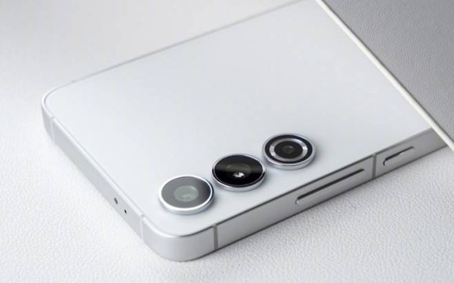 메이주20 화이트 에디션. [온라인 캡처]