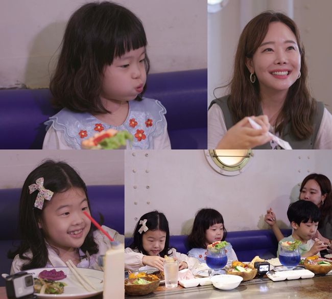 KBS2  ⁇  on foot into a frenzy  ⁇  Baek Yong-hee - white seo-hyun - Baek Se-eun goes to evaluate the food taste of his father Baek Jong-won.KBS 2TV Family Travel Variety  ⁇  on foot into a frenzy  ⁇  (Directed by Kim Sung-min, Yoon Byeong-il, vulgarization vulgarization  ⁇ ) is No Strings Attached, but Peter fights like a stranger.A family world tour that will be fantasy or vulgarization.Mina - Rip - Rip - Rip - Rip - Rip - Rip - Rip - Rip - Rip - Rip - Rip - Rip - Rip - Rip - Rip - Its him.The 19th edition of the vulgarization vulgarization, which will be broadcasted on the 28th, will be the first overseas trip of So Yoo-jin Sam Brother and Sister, and the first day of the Battle of Okinawa trip to commemorate Baek Yong-hees 10th birthday, So Yoo-jin mother heterosexuality.The first place I arrived on this day was So Yoo-jins restaurant Steak shop recommended by her husband, Baek Jong-won.When So Yoo-jin asked her husband, What do you eat at the Battle of Okinawa? Steak said, Please try it. I am excited to see if my fathers iron plate is delicious.So Yoo-jin The food that the family ate is a course dish with Steak and lobster.Brother and Sisters eyes widened in the chefs brilliant cutting performance, and the second white seo-hyun is like a chefs magician.Father said that he could not cut it like this, and he snatched the knife of his father Baek Jong-won and laughed So Yoo-jins laughter.Brother and Sister who tasted the Battle of Okinawa Steak recommended by Baek Jong-won.So Yoo-jin looks at the reaction of the children, saying that it is more delicious than the father did. The second white seo-hyun and the third one are embarrassed by So Yoo-jin, saying that he can not remember the taste of the meat.The children admired the Battle of Okinawa Steak, which was so delicious that their father Baek Jong-wons food was forgotten in his mind.In particular, Brother and Sister are focusing on making instant hamburgers with Battle of Okinawa Steak.Lets make ripe Steak and rice into a hamburger by putting garlic bread No Strings Attached. Park Na-rae, who watched with a VCR in the studio, was surprised to see that the children made it.So Yoo-jin said, It is delicious when my husband eats it like this. It is more delicious that way.Park Na-rae said, This is an early education, Park Na-rae said.So Yoo-jin Sam Brother and Sister Table Hamburger, which made all the cast members taste good, can be seen in this broadcast.Provided by KBS