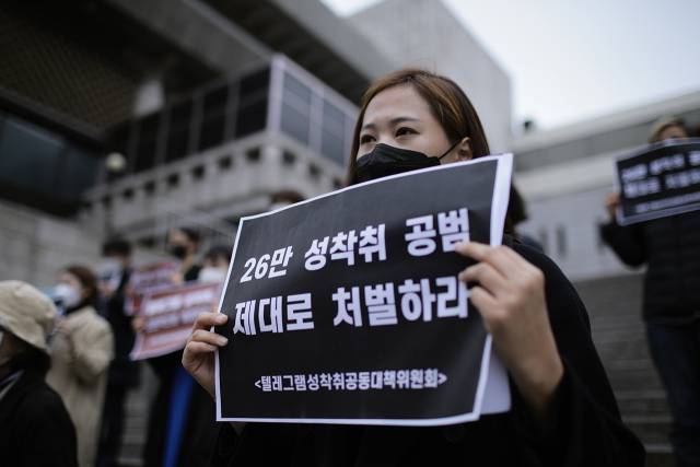 ▲지난 2020년 텔레그램 성착취 사건 당시, '텔르그램성착취공동대책위원회' 등 여성들은 '26만 명의 N번방 시청자들'을 '성착취 공범'으로 호명하며 문제를 공론화했다. 디지털 성착취 문제는 일부 제작자의 문제가 아닌 성착취에 동조하고 그 결과물을 소비하는 이들이 만든 구조의 문제라는 것이다. ⓒ프레시안