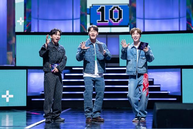 '너목보' 시리즈는 직업과 나이, 노래 실력을 숨긴 미스터리 싱어 그룹에서 얼굴과 몇 가지 단서만으로 실력자인지 음치인지 가리는 음악 추리쇼 프로그램이다. Mnet 제공