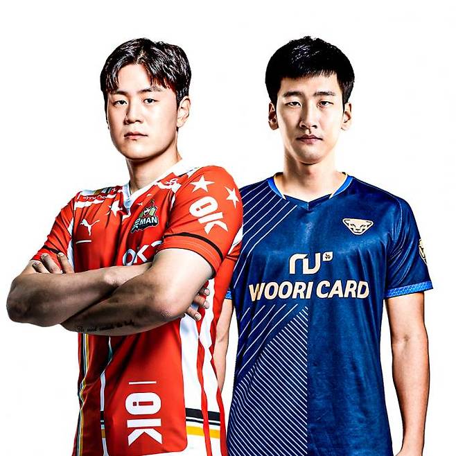 트레이드로 유니폼을 바꿔 입은 송희채(왼쪽)과 송명근.&nbsp; &nbsp;OK금융그룹 배구단