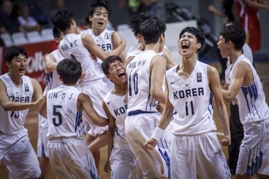 7년 전 세계를 놀라게 한 8강 신화, 그 중심에 섰던 양재민(우츠노미야)과 이정현(데이원)이 다시 대표팀 유니폼을 입는다. 사진=FIBA 제공