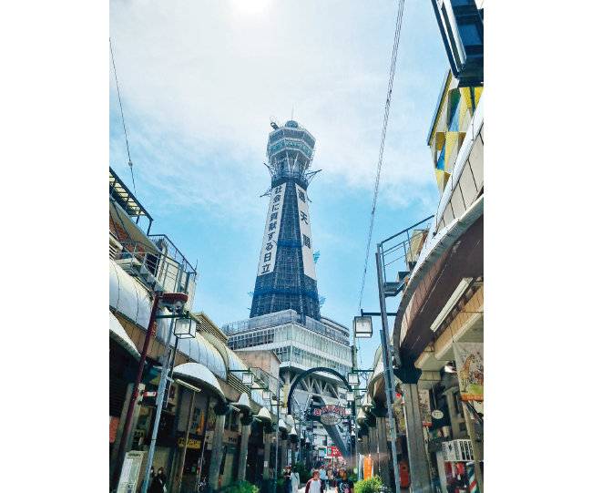 날씨에 따라 타워 색깔이 바뀌는 ‘츠텐카쿠 전망대’. [재이 제공]