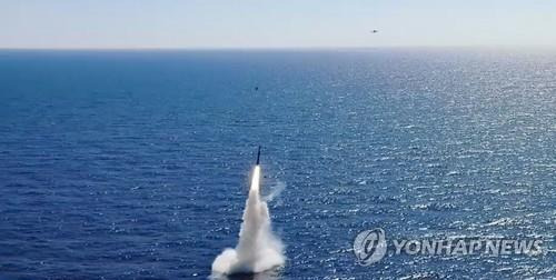 수중 도산안창호함에서 발사되는 SLBM   우리나라가 독자 개발한 잠수함발사탄도미사일(SLBM)의 발사 장면을 국방부가2021년 9월 17일 공개했다. 이날 공개된 영상에는 도산안창호함(3천t급)에 탑재된 SLBM이 수중을 빠져나와 하늘로 향하는 모습이 담겨있다.
 [국방부 제공. 연합뉴스 자료사진. 재판매 및 DB 금지]